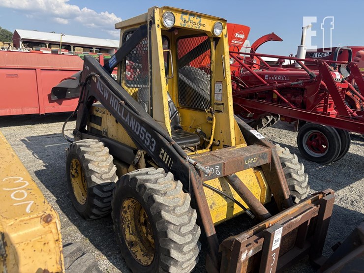 new-holland-l553-image-1
