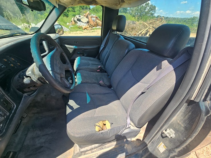 2004-chevrolet-silverado-image-31