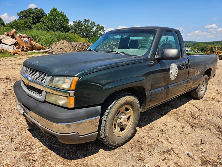 2004-chevrolet-silverado-image-2