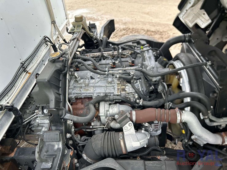 2013-mitsubishi-fuso-fec92s-image-11