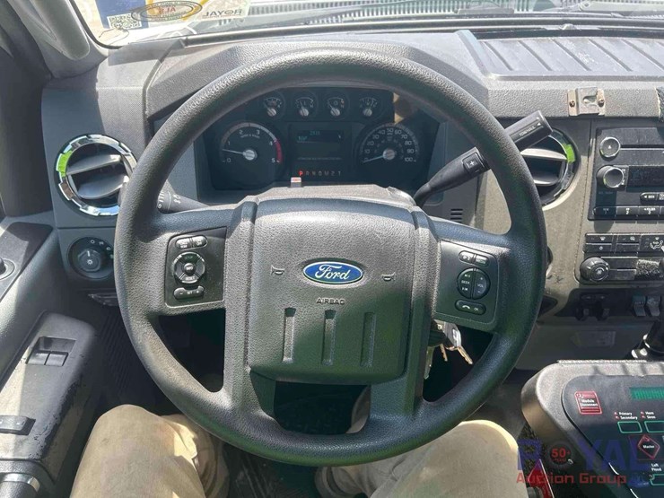 2013-ford-f550-image-15