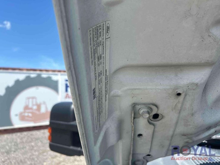 2013-ford-f550-image-23