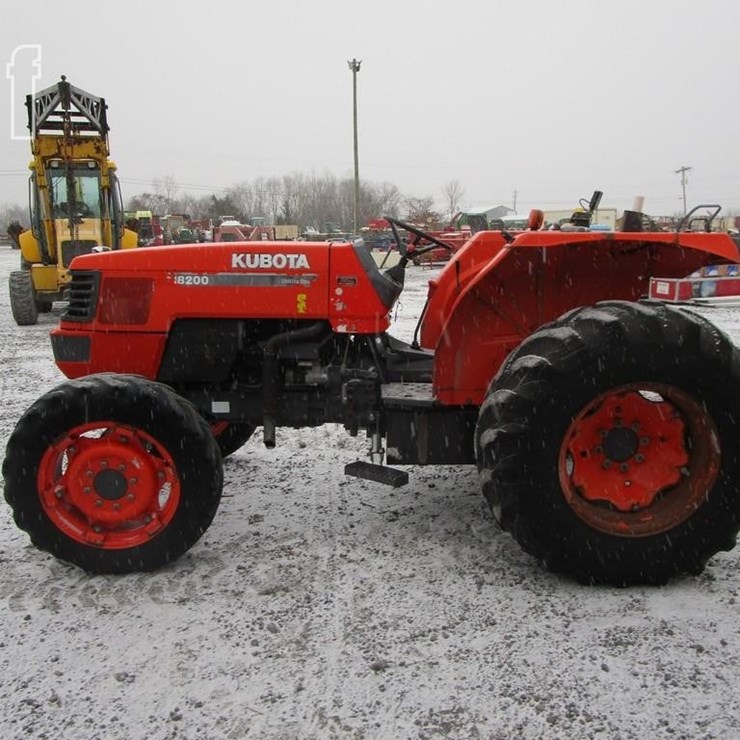 KUBOTA M8200