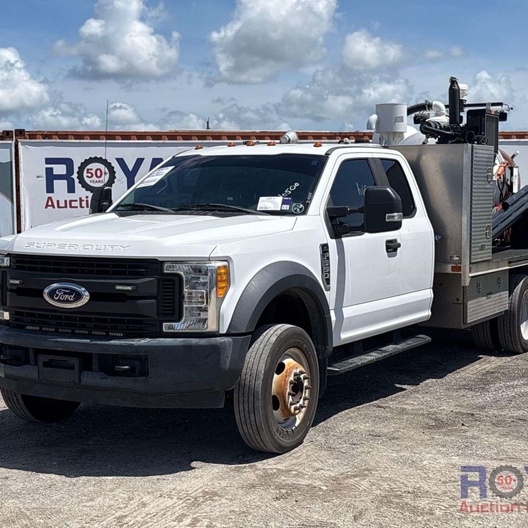 2017 FORD F550