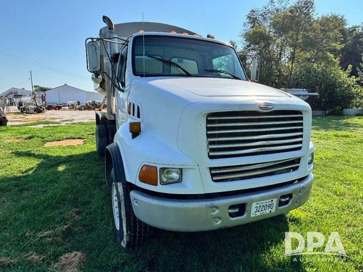 2000-sterling-dry-tender-truck-(gp11245,-unit-123831)-image-4