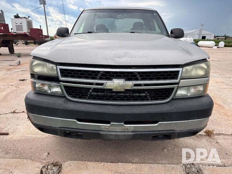 2006-chevrolet-2500hd-image-3