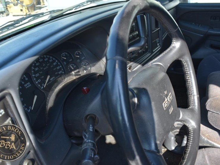 2002-gmc-sierra-2500hd-image-32