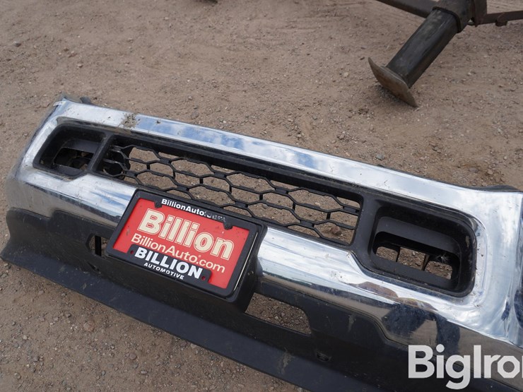 2023-ram-2500-front-bumper-image-11