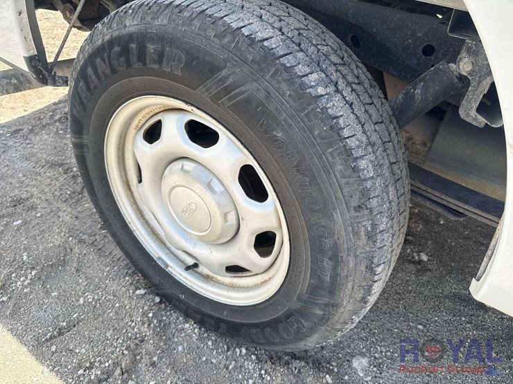 2014-ford-f150-xl-image-25