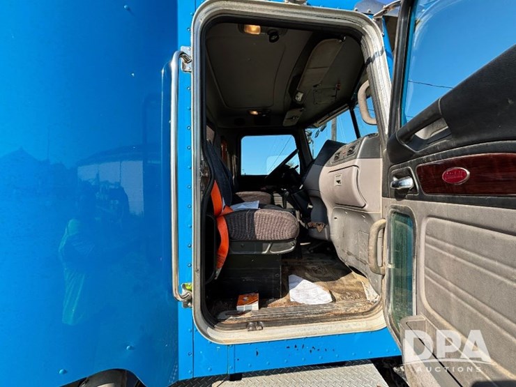 2014-peterbilt-365-image-70