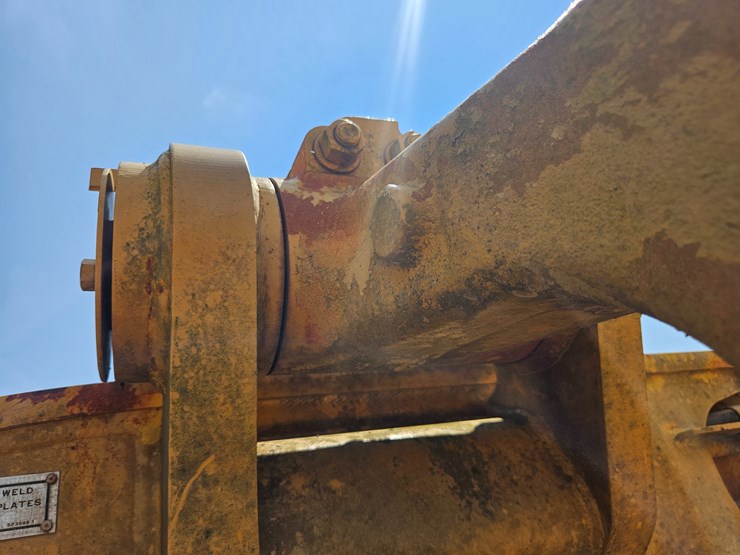 2002-caterpillar-12h-image-92