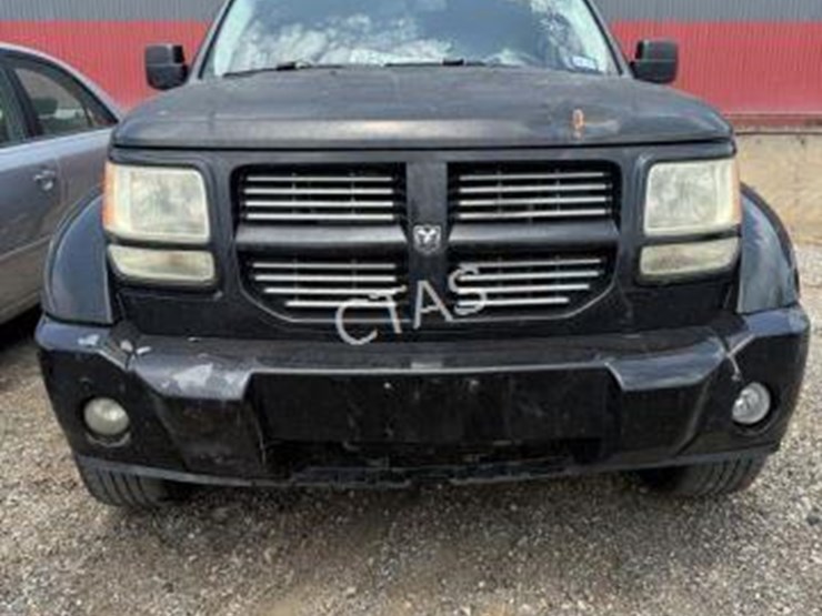 2011-dodge-nitro-image-2