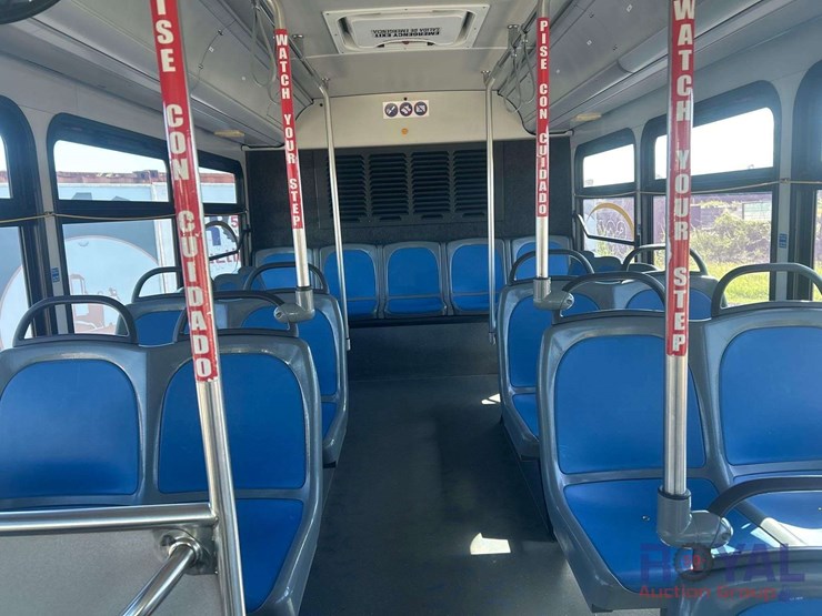 2014-gillig-low-floor-image-15