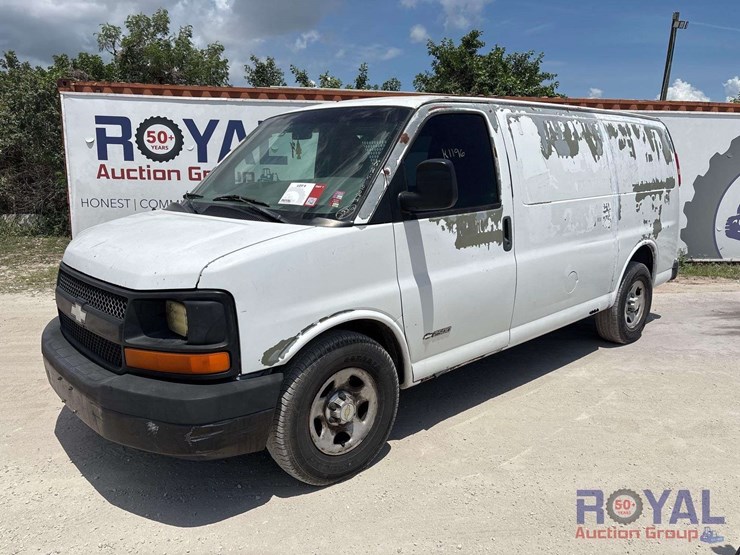 2003-chevrolet-express-1500-image-1