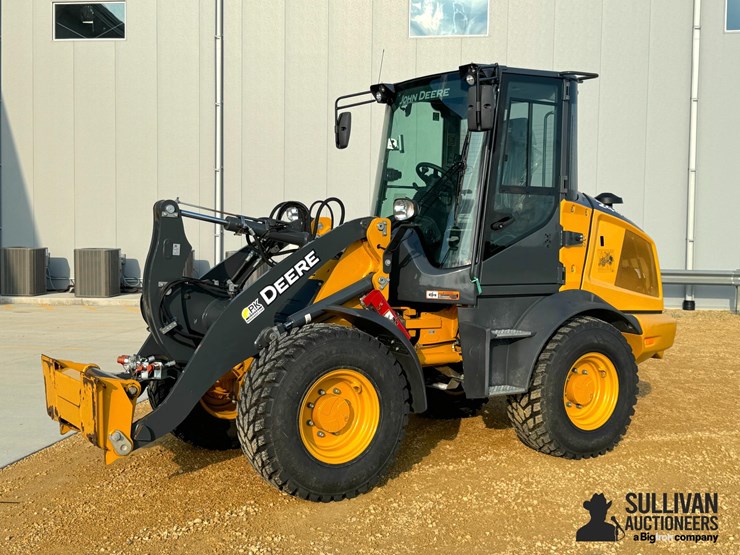 2022-deere-244l-image-1