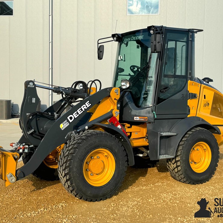 2022 DEERE 244L