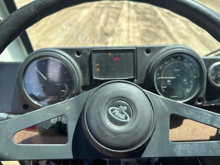 2013-mack-leu633-image-30