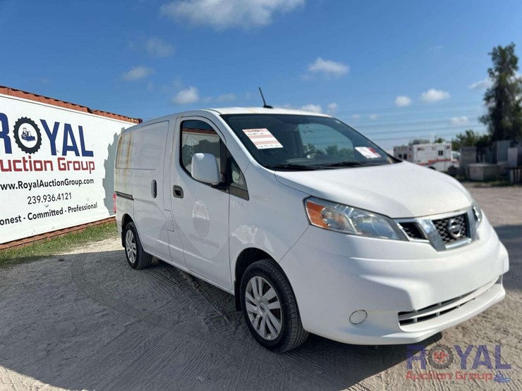 2016-nissan-nv200-image-2