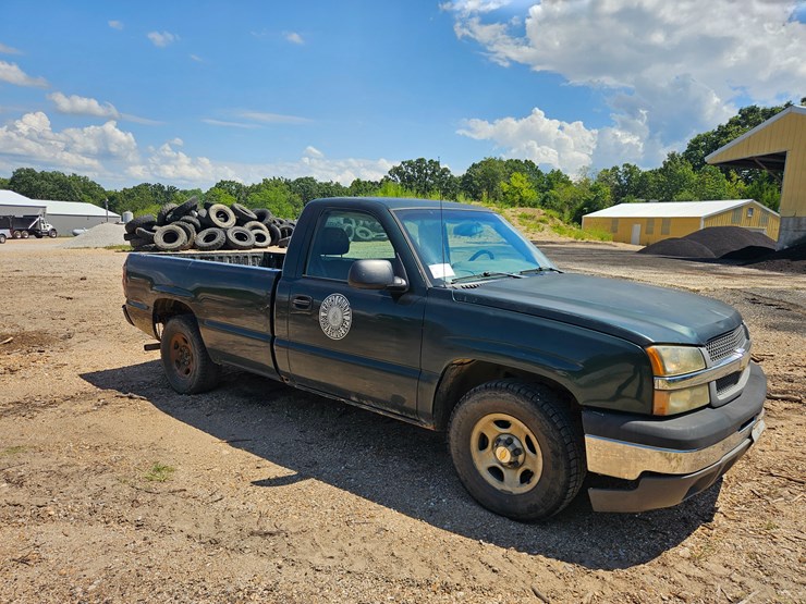 2004-chevrolet-silverado-image-18