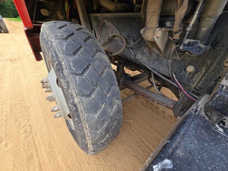 2016-ottawa-yard-spotter-truck---cummins-diesel,-allison-auto,-hydraulic-air-fifth-wheel,-33,000-...-image-19