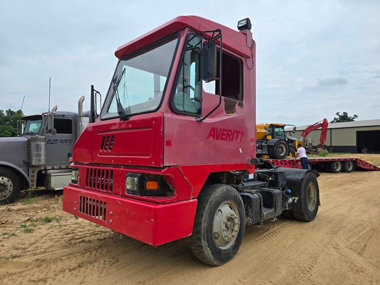 2016-ottawa-yard-spotter-truck---cummins-diesel,-allison-auto,-hydraulic-air-fifth-wheel,-33,000-...-image-12