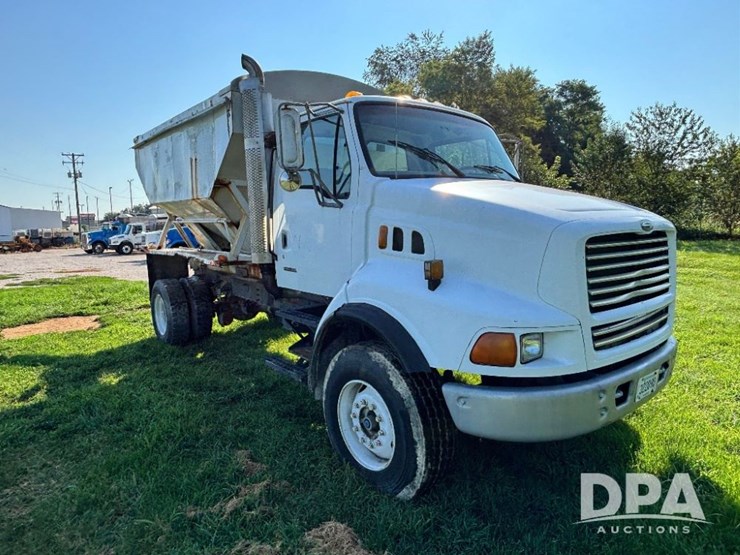 2000-sterling-dry-tender-truck-(gp11245,-unit-123831)-image-5