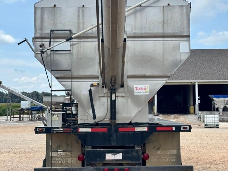 2012-peterbilt-384-image-4