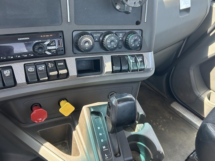 2018-kenworth-t680-image-8