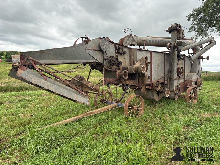 mccormick-deering-no-22-s150d-threshing-machine-image-1