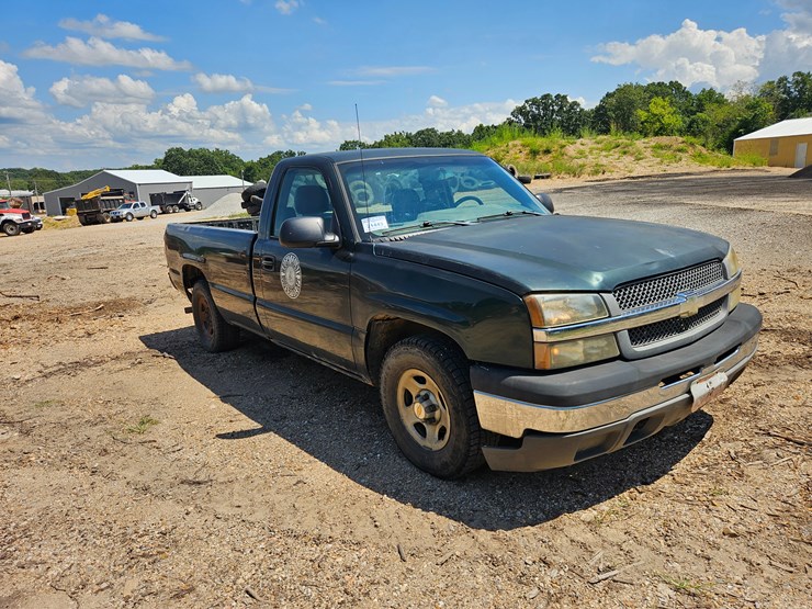 2004-chevrolet-silverado-image-19