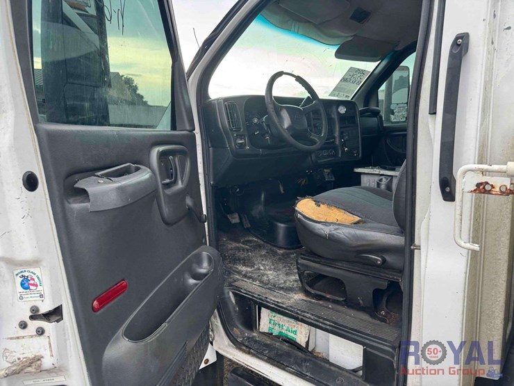 2005-chevrolet-c4500-altec-bucket-truck-image-9
