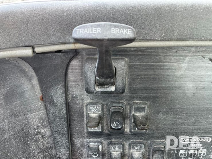 2005-freightliner-truck-(jn2399,-unit-277052)-image-54