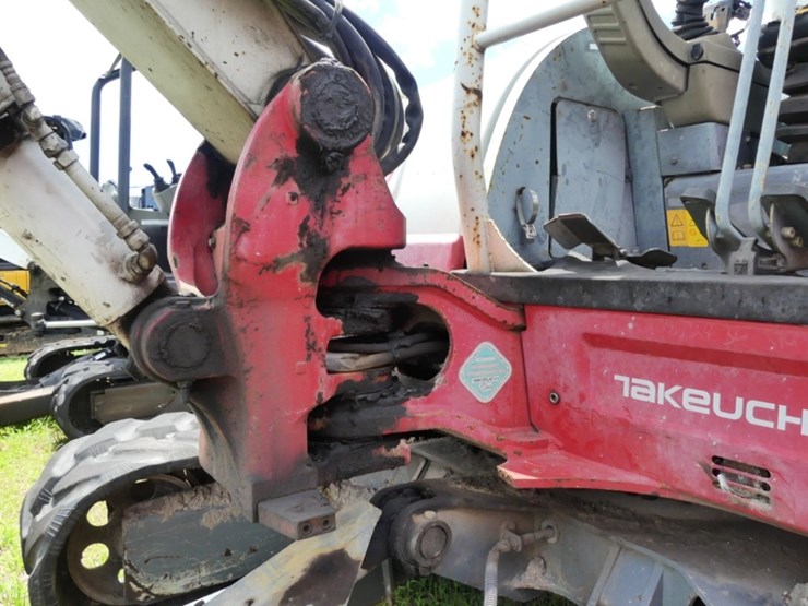 takeuchi-tb260-image-12