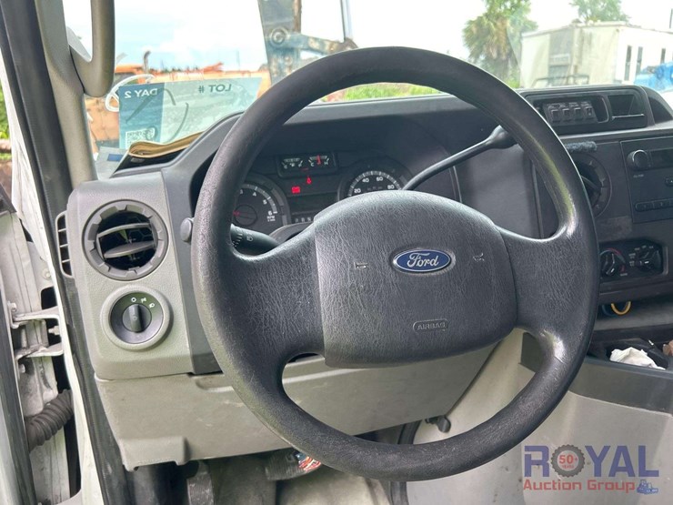 2013-ford-e350-image-13