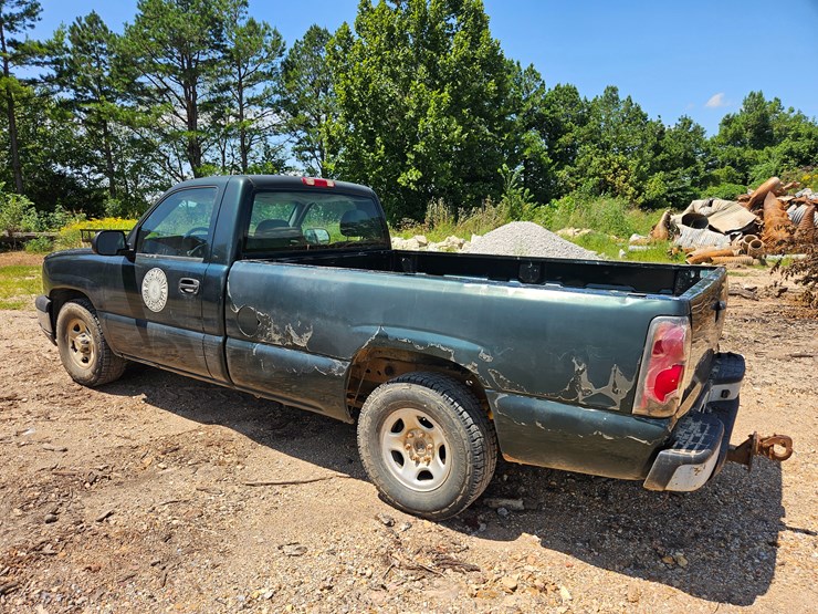 2004-chevrolet-silverado-image-8