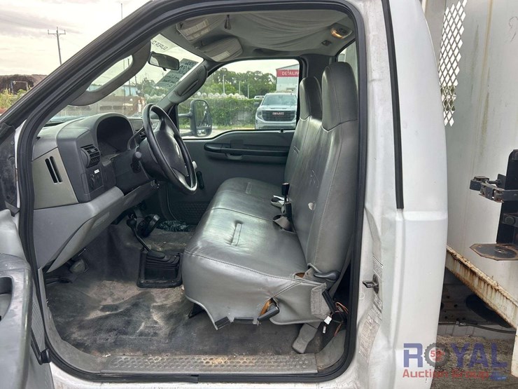2006-ford-f550-image-11