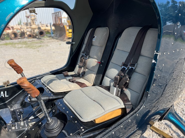 rotorway-exec-162f-helicopter-with-custom-enclosed-trailer-image-31