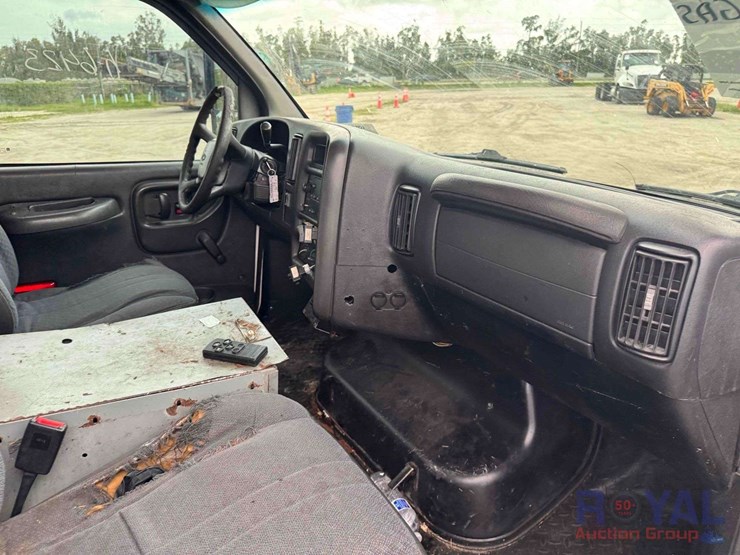 2005-chevrolet-c4500-altec-bucket-truck-image-26