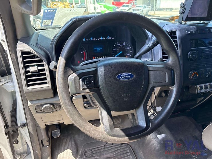 2017-ford-f550-image-15