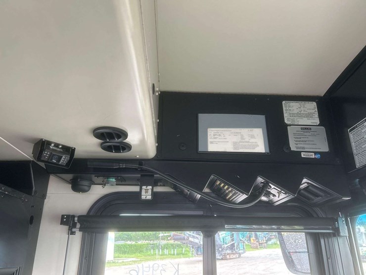 2014-gillig-low-floor-image-16