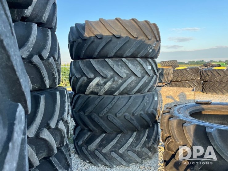 (4)-michelin-flotation-tires/rims-(jn2636,-unit-460909)-image-3