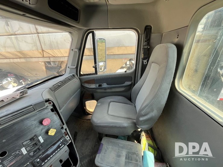 2005-freightliner-truck-(jn2399,-unit-277052)-image-63