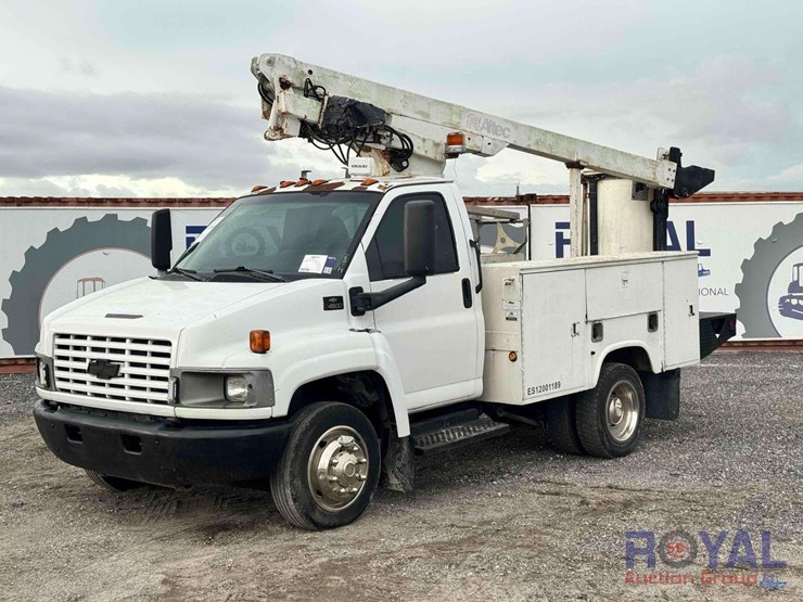 2005-chevrolet-c4500-altec-bucket-truck-image-1