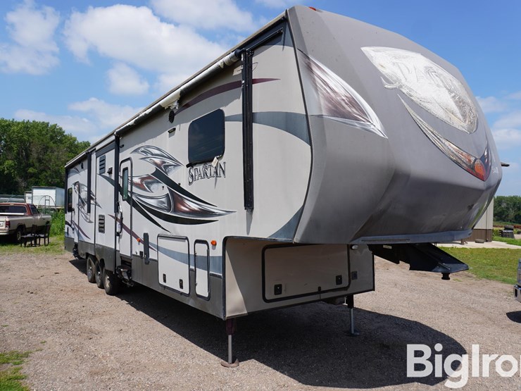 2015-forest-river-spartan-43'-3-slide-tri/a-camper-image-3