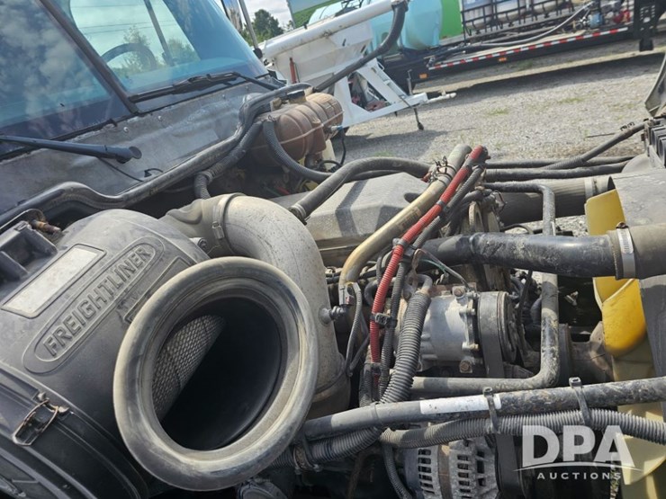 2006-freightliner-cl120t-truck-(pz13811,-unit-51318)-image-14