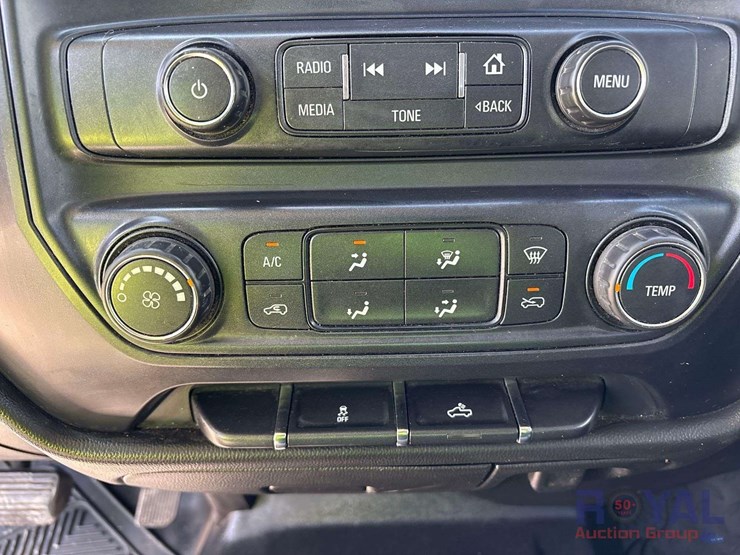 2015-chevrolet-silverado-2500-image-16