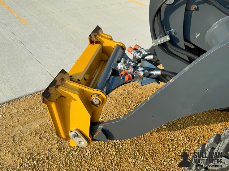 2022-deere-244l-image-9