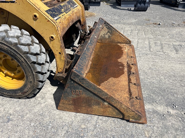 caterpillar-216-image-8