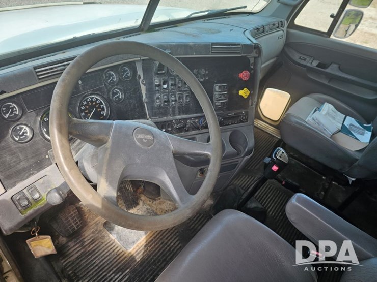 2006-freightliner-cl120t-truck-(pz13811,-unit-51318)-image-17