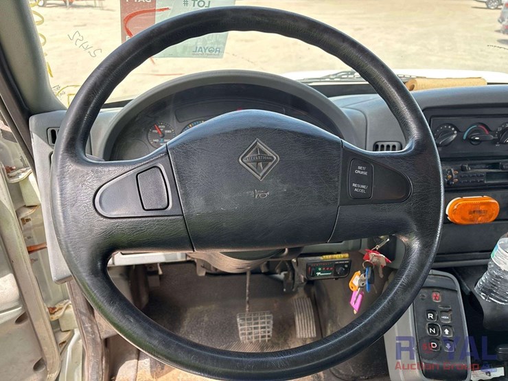 2005-international-durastar-4300-image-13